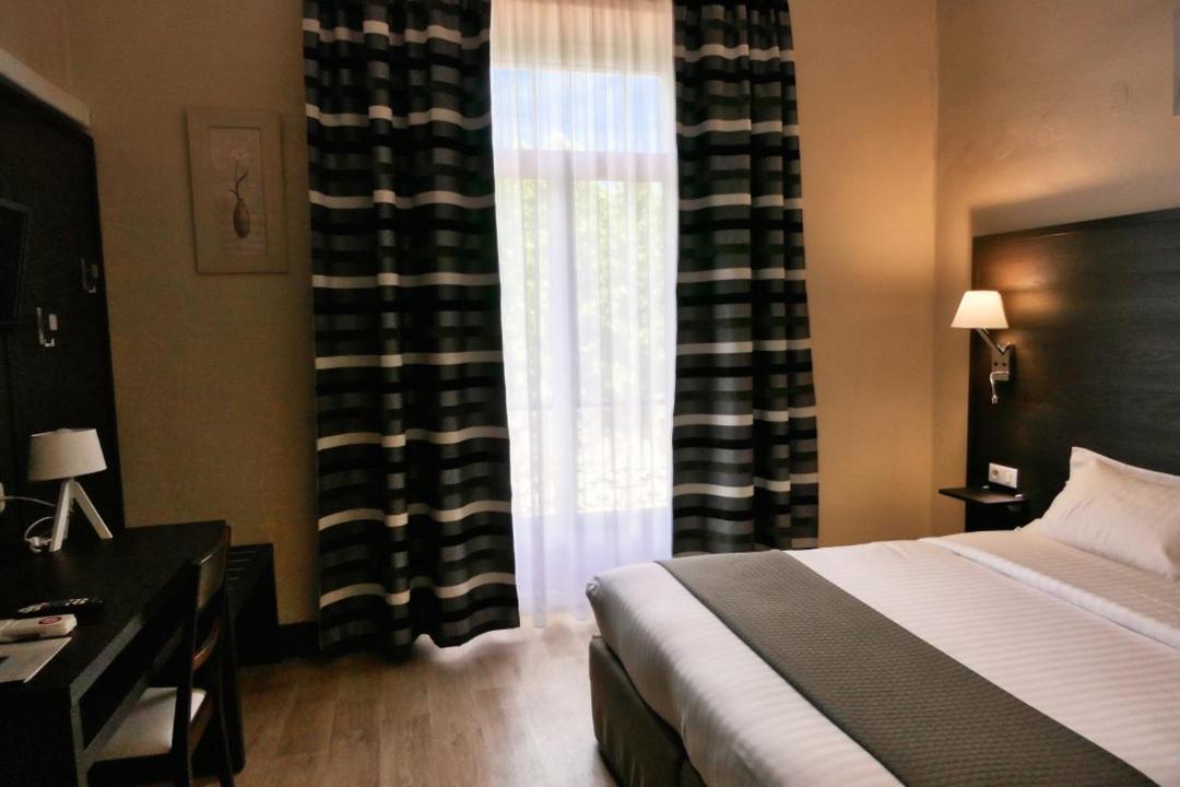 Hotel Univers Carpentras Eksteriør billede